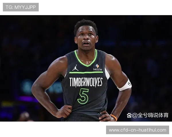 爱德华兹面对包夹仍选择突破